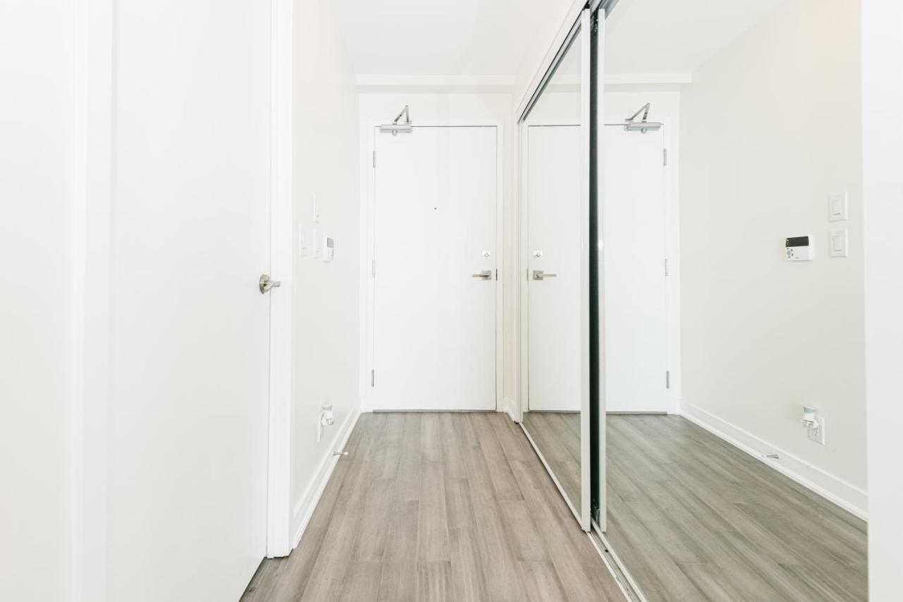 Beautiful Luxurious Modern Condo With Breathtaking Views Toronto Exterior photo